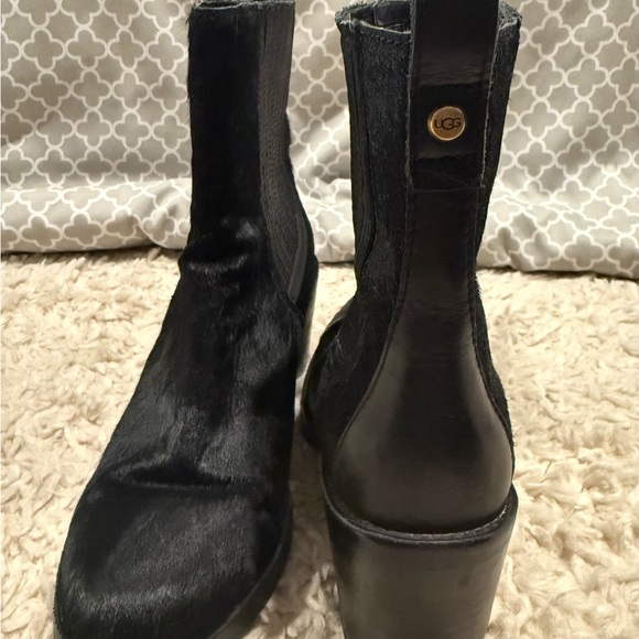 UGG 7.5 Camden Chelsea booties black cow hair boots - Picture 5 of 8